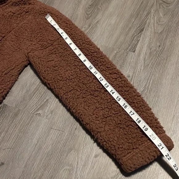 Abercrombie & Fitch teddy sweater . Size M - Picture 6 of 7